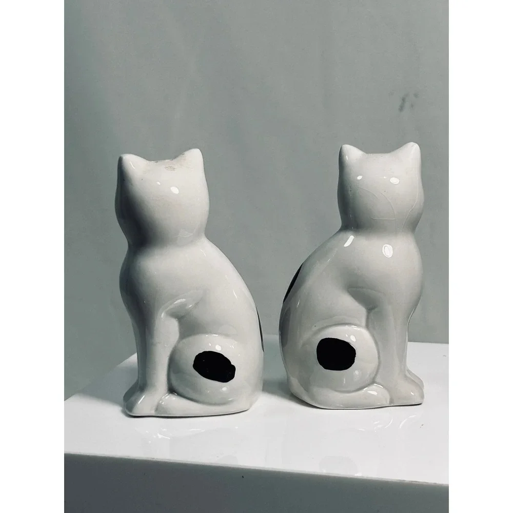 Vintage CBK Taiwan Ceramic Cat Salt and Pepper Shakers White‎ Black Spotted Set